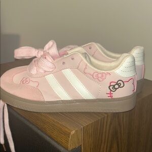 Pink Hello Kitty Shoes, never worn perfect condition